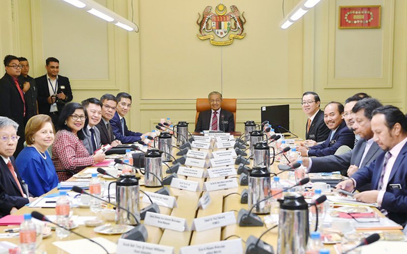 Pm Lantik 3 Belia Anggotai Majlis Tindakan Ekonomi Merdeka Center